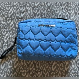 *NWT* BETSEY JOHNSON 2 ZIPPER QUILTED HEART COSMETIC CARRY BAG